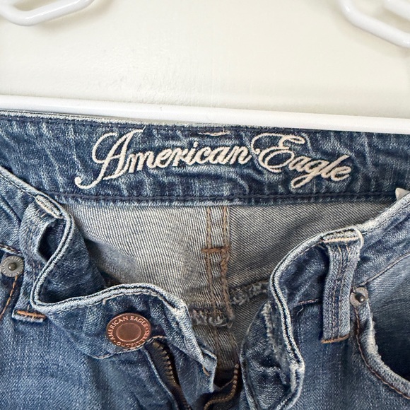 Women’s American Eagle Jeans - Picture 2 of 5